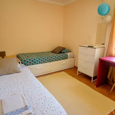 Apartment Private Renovated W Pool, 3m To Da Luz